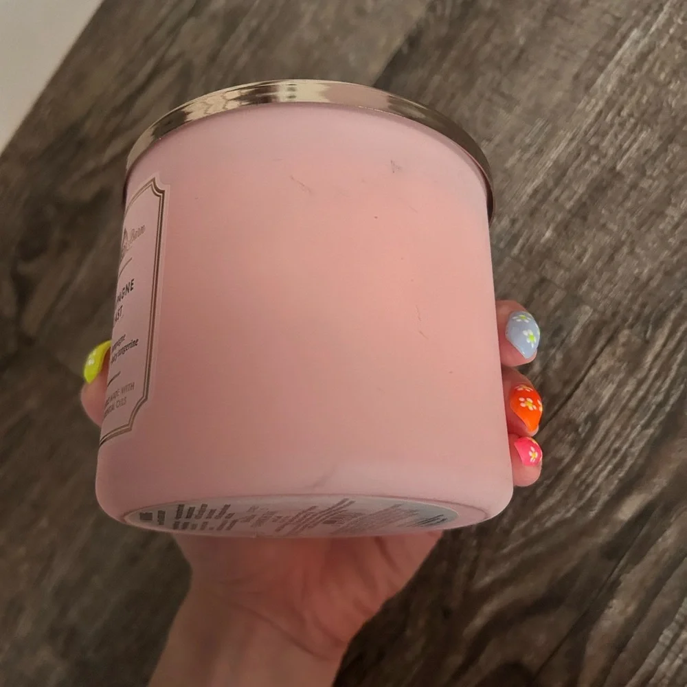 Bath & Body Works Pink Champagne Toast Candle with Gold Lid - Picture 5 of 5